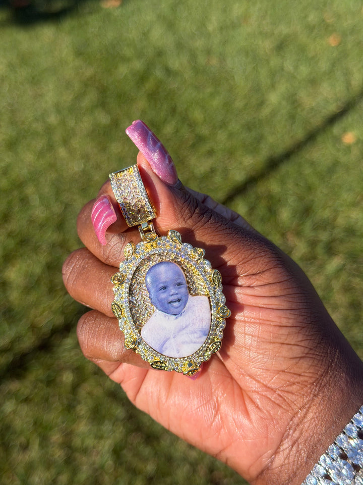 Iconic Oval Photo Necklace