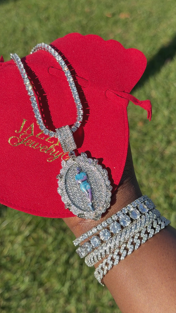 Iconic Oval Photo Necklace